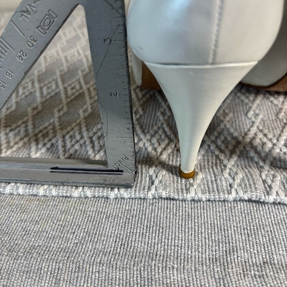 Stuart Weitzman Pearly white and pastel leather on lace. Size 8.5 AA - Picture 11 of 14